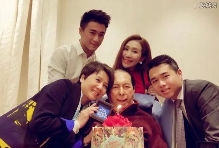 96岁赌王何鸿燊庆生 赌王何鸿燊身价达700亿