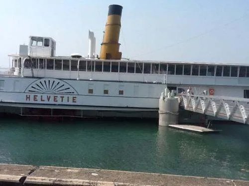 瑞士游轮撞上高速公路桥墩造成多少伤忙?