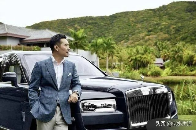 女司机开面包车与劳斯莱斯相撞,或面临200万索赔,你怎么看?