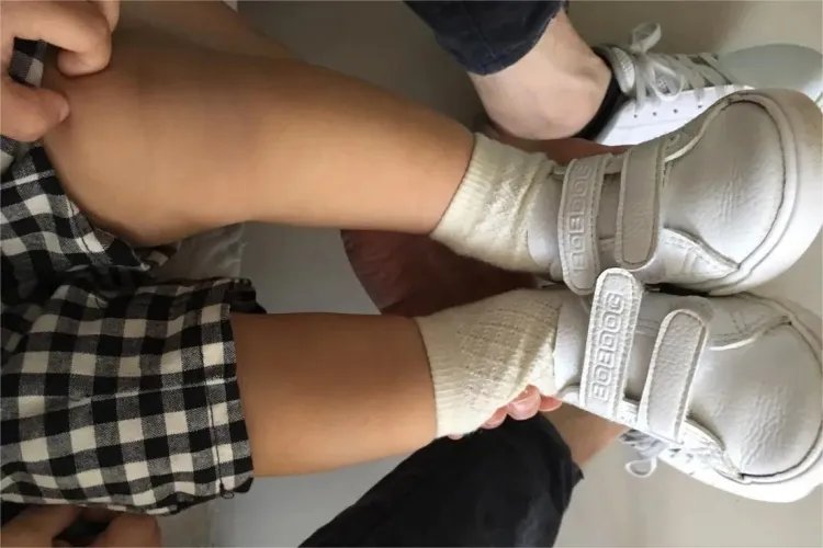 怎么判断孩子罗圈腿图片