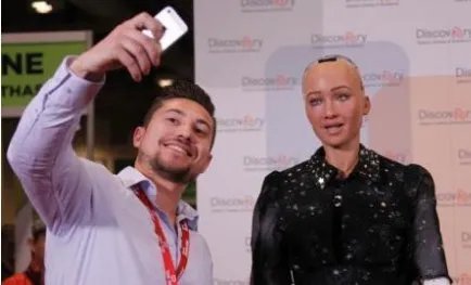 索菲亚亮相多伦多是真的吗？