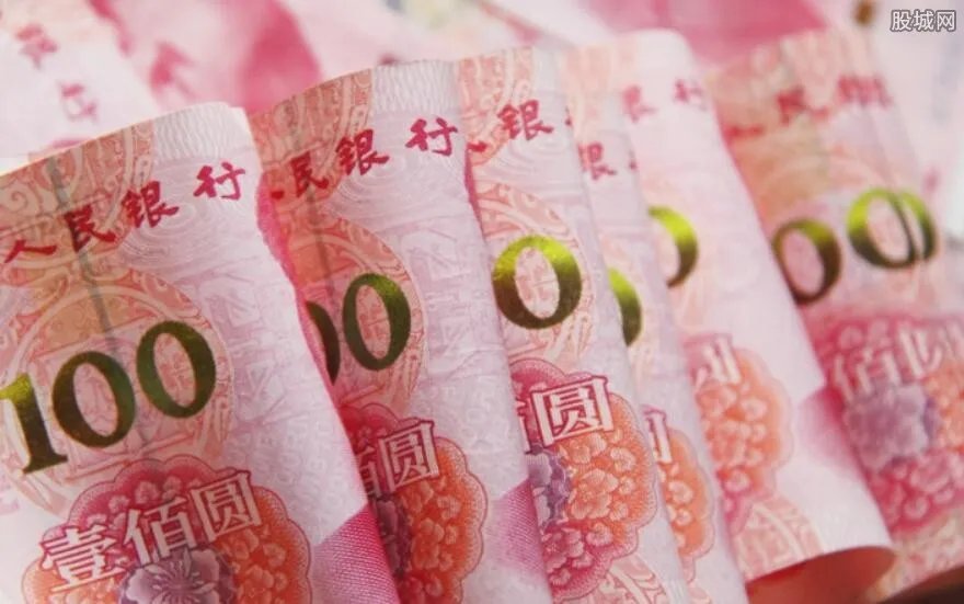 老太发病撒钞票 只因思念老伴悲伤成疾