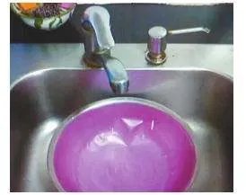 居民家自来水怎么会变粉?