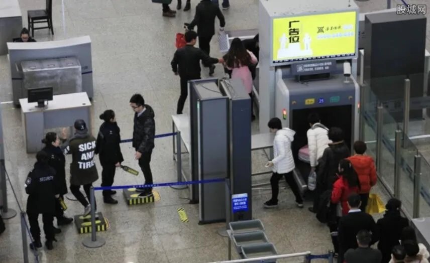 掩护孩子乘机逃票 家长惨遭全部乘客鄙视