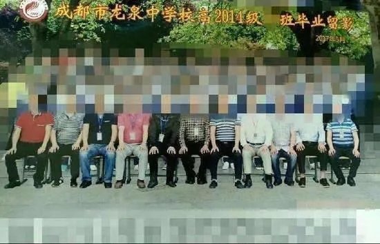 P领导上毕业照是怎么回事?