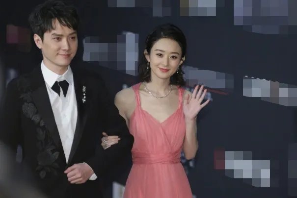 赵丽颖冯绍峰合体现身机场，他们俩人都有着怎样的演员生涯经历？