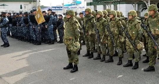 驻日美机迫降冲绳,美国为何能在日本驻军?