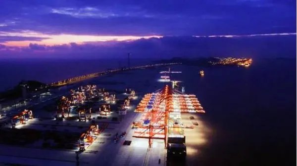 探秘中国“魔鬼码头” 自动化程度高的惊人！