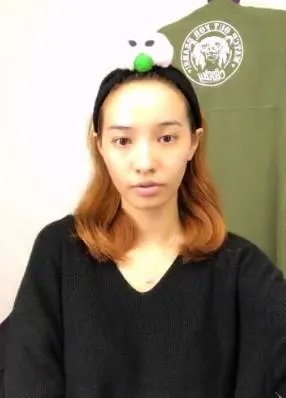 欧弟妻子直播化妆 化妆前后差距太大(图)
