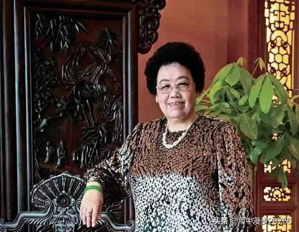 唐僧老婆身家505亿,号称“中国紫檀女王”,是真的吗?