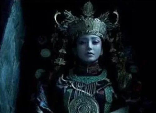 古墓挖出会呻吟女人 工人吓傻(图)