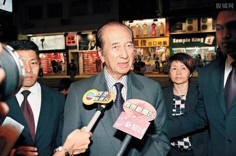 何鸿燊和利智的女儿 揭秘女儿的真实身份