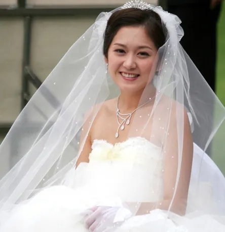 女神张娜拉车祸后坚持到片场 张娜拉老公是谁？？