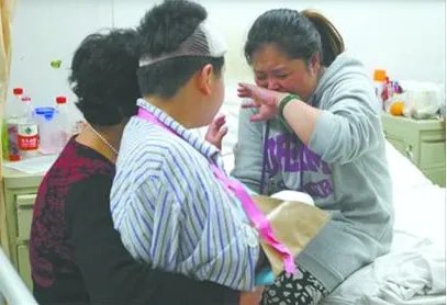 广州8岁男童遭当街砍断手凶手带断肢潜逃是怎么回事?