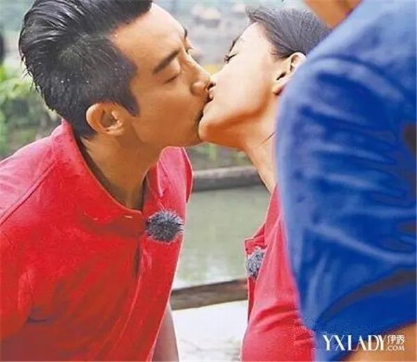 杨颖被郑恺强吻看过胸部真的吗图片 郑恺承认过喜欢baby证据扒皮