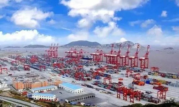 探秘中国“魔鬼码头” 自动化程度高的惊人！