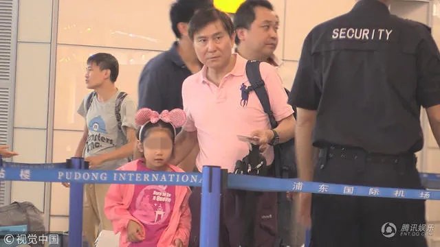 韩雪和老公万山相差几岁怎么认识的 韩雪老公女儿一家三口照片