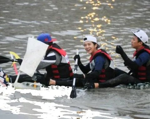 《跑男》游戏被指造假15分钟渡江 林心如撕名牌景别泄密