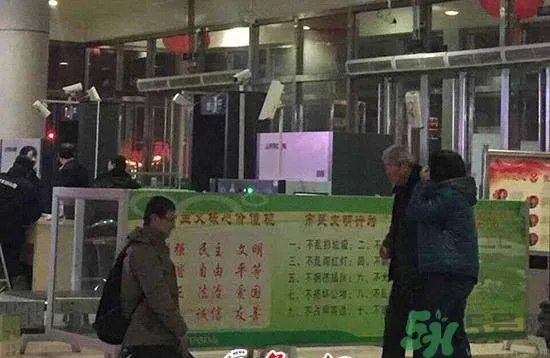 求职不顺车站长跪是怎么回事？求职的技巧有哪些？