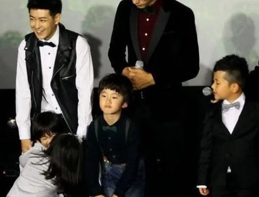 王诗龄偷吻小小志 两小无猜的可爱模样萌翻现场观众