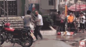民间高手大街上过招:老外看傻眼(图)