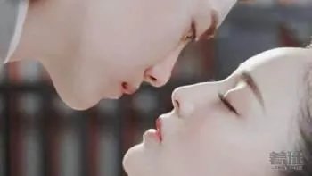 郑繁星荧幕初吻