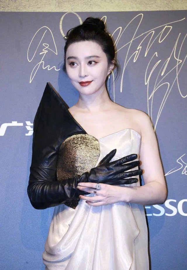 范冰冰两次现身医院,这是去月子中心吗?