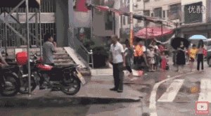 民间高手大街上过招:老外看傻眼(图)