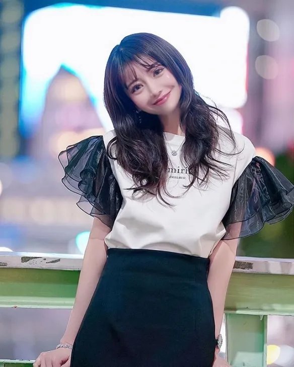 一颦一笑皆是极致妖娆！岛国知名宅男女神爱沢えみり