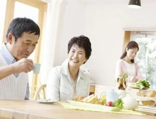 双方父母见面怎么介绍 第一次两家父母见面有什么讲究