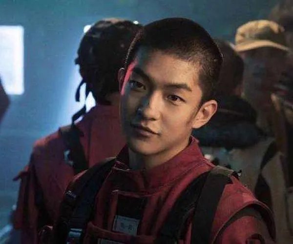 屈楚萧吊多大 古装和现代装差别太大了吧