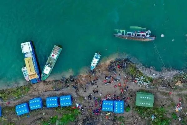 贵州发生客船侧翻事故,致8死7失联,导致这起事故的原因是什么?