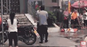 民间高手大街上过招:老外看傻眼(图)