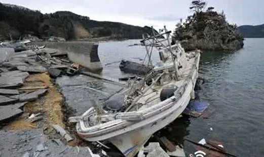 日渔船被海啸卷走