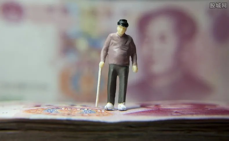 2022农村老人80岁高龄补贴每月多少钱？怎么领取