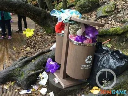 雨天垃圾倍增 九寨沟保洁员被骂“你就是捡垃圾的”