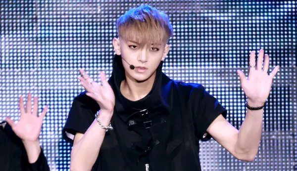 黄子韬大炫豪车炫富是怎么回事？