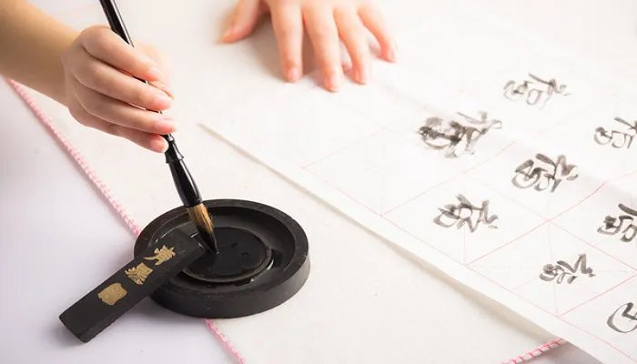 两男一女什么字