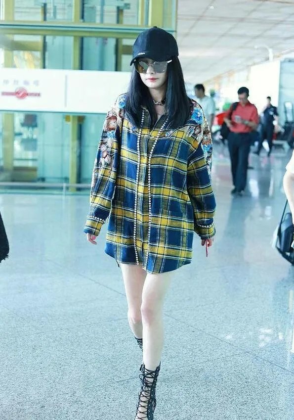 杨幂被赶出机场，大家怎么看？