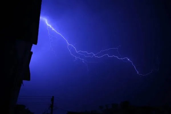 印度雷暴天气造成至少83人死亡是怎么回事?