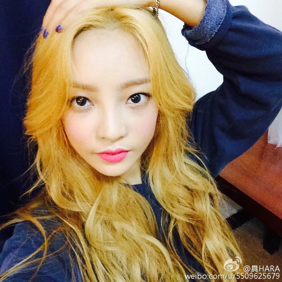 具荷拉扔水瓶砸圭贤是怎么回事 她交往过多少个男友