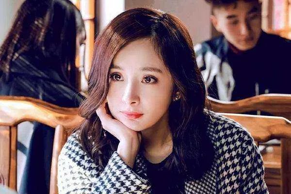 杨天真反对所有艺人恋情公开，因公布恋情事业凉凉的明星有哪些？