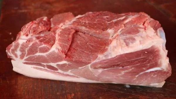 猪肉价格同比下降44.9%,导致其价格下降的原因是什么?