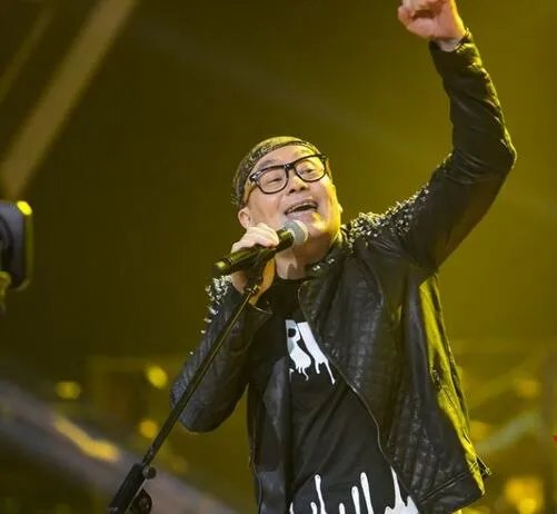 中国好声音张国荣师兄唱的歌 饱含沧桑中散发着摇滚的气息