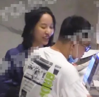 【剧推看】张一山与神秘女牵手疑似新恋情曝光 女方不是宋妍霏