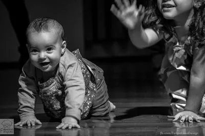 宝宝老是挺腰怎么回事  宝宝老是挺腰伸腰使劲是在长个子