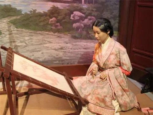 古墓挖出会呻吟女人 工人吓傻(图)