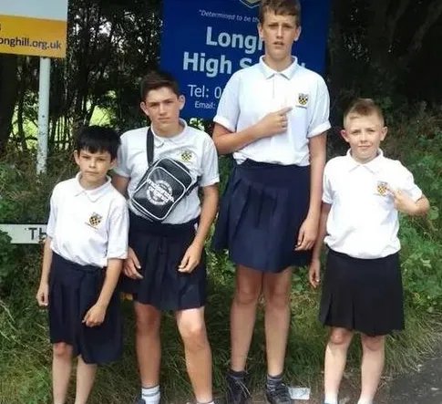 英男生穿裙子上学是叛逆还是自由呢?