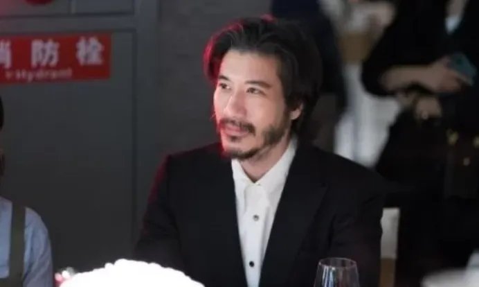 王力宏脏辫络腮胡，这样的造型对他的颜值有没有影响？