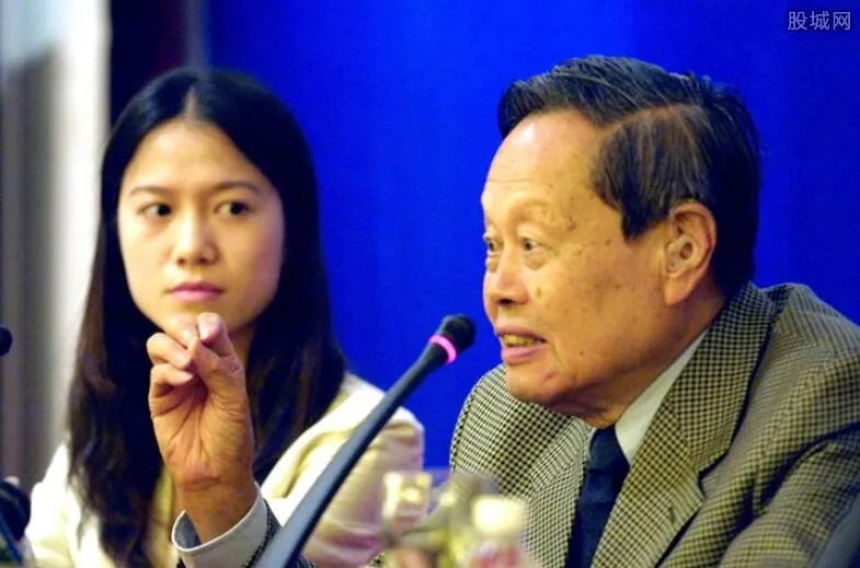 翁帆爸娶杨振宁重孙女为妻 杨振宁与翁帆在北京订婚